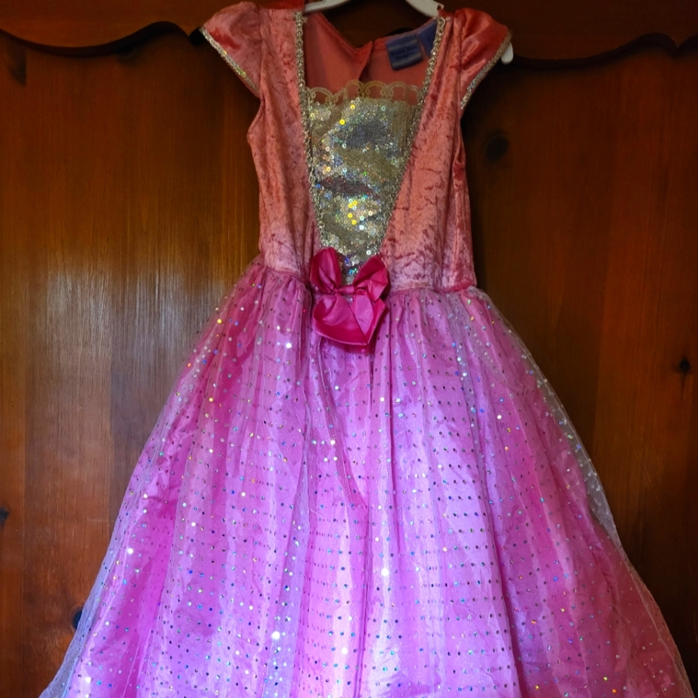 Pink princess dress for Halloween or dress-up